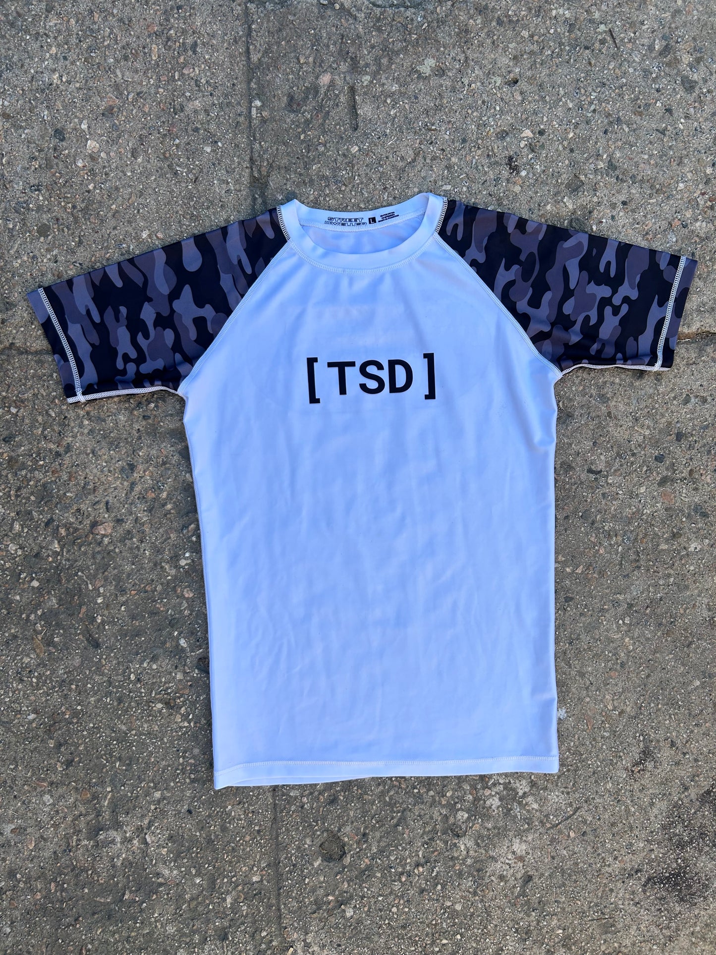 Global Street Dweller Rash Guard : White/Urban Camo